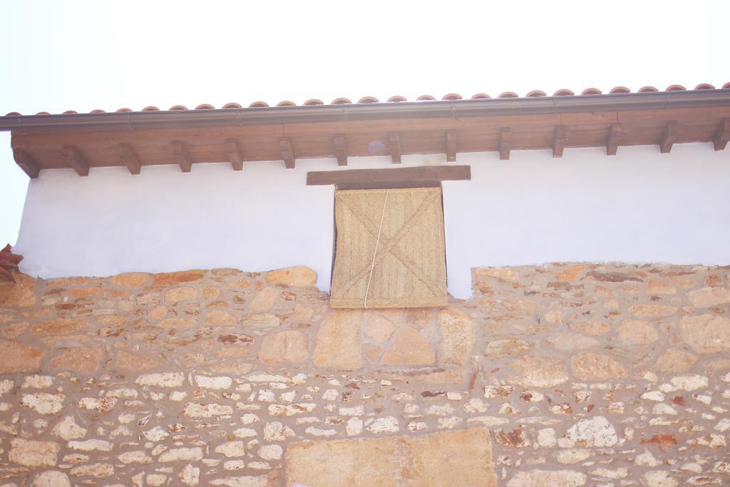 Gasthaus La Grulla Dorada Perales del Puerto Exterior foto