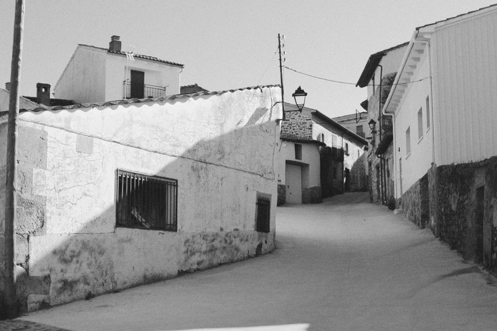 Gasthaus La Grulla Dorada Perales del Puerto Exterior foto